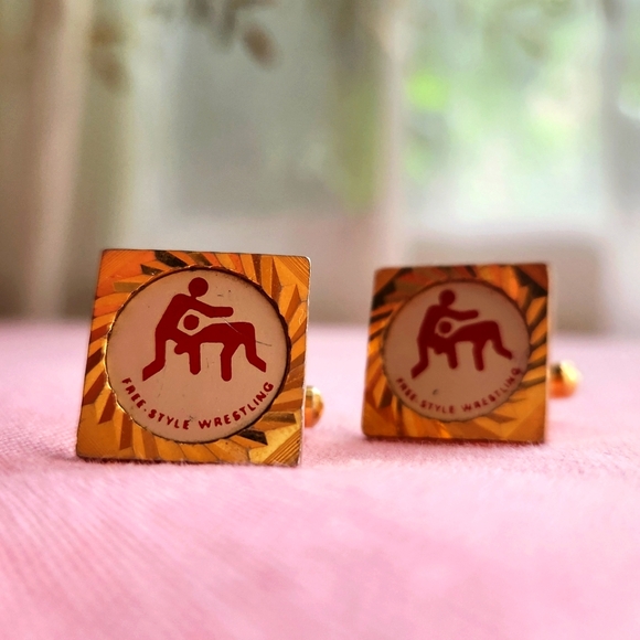Novelty Wrestling Cuff Links Gold Tone - Picture 1 of 4